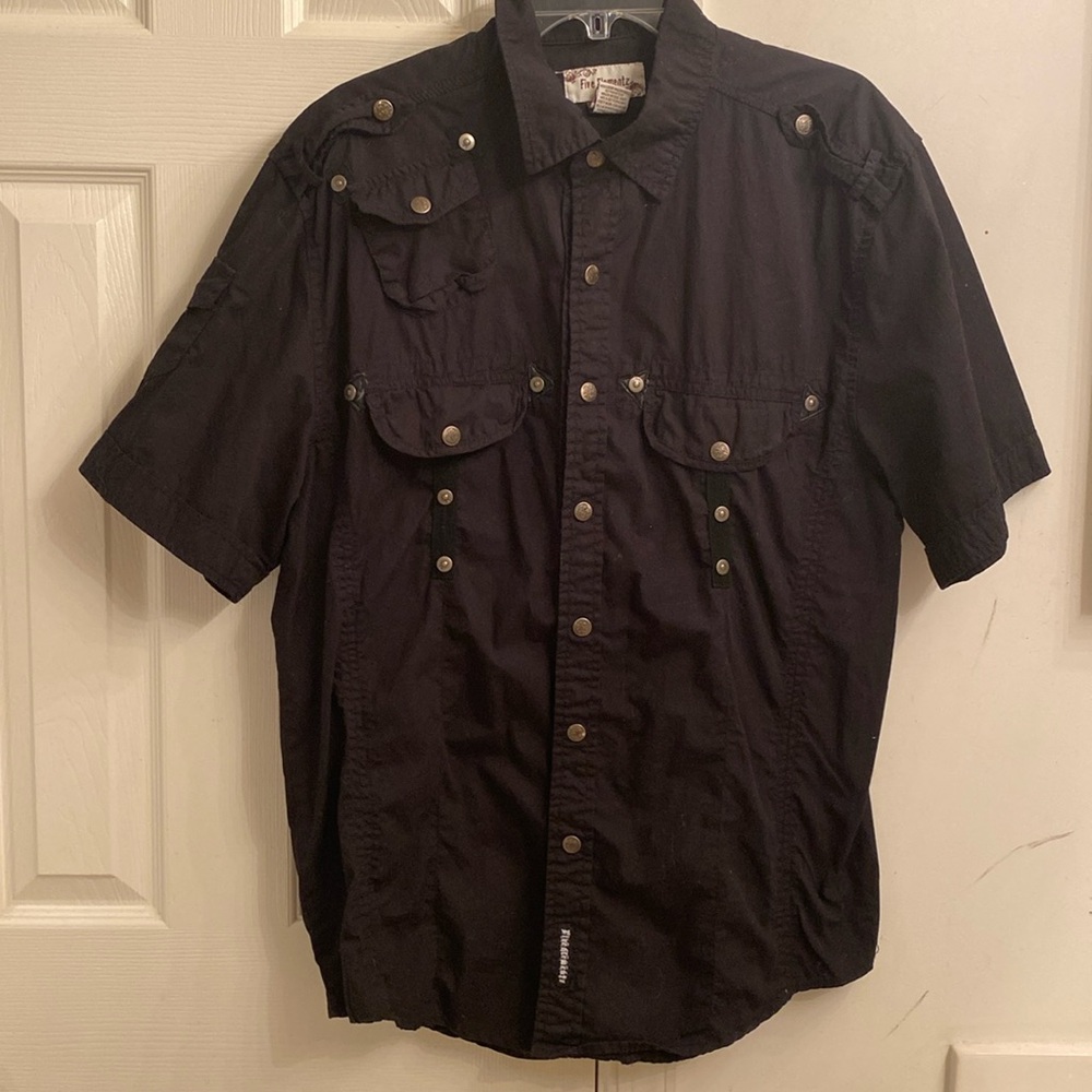 Five Elements snap front shirt. Short sleeve